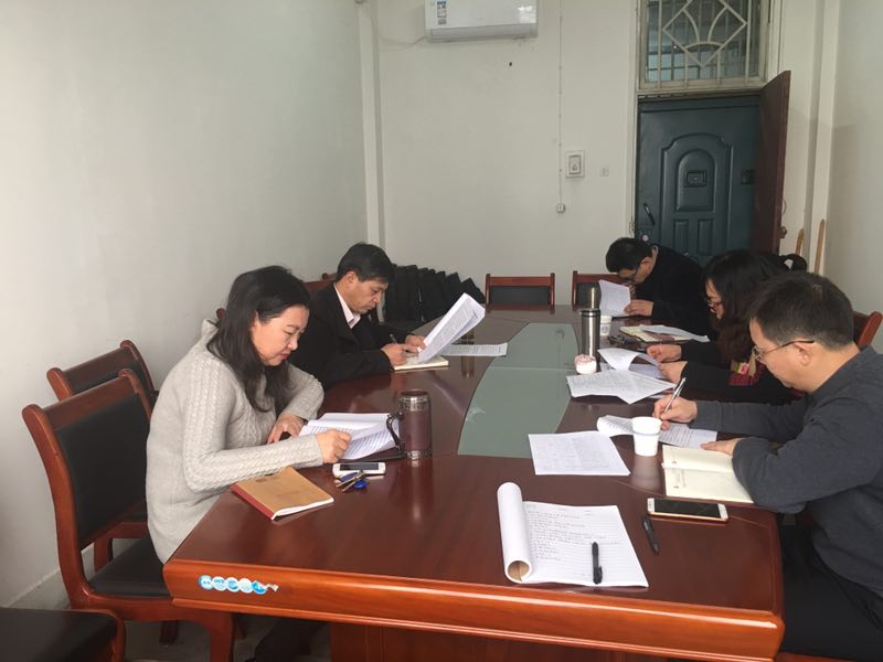 人文学院召开领导班子民主生活会.JPG